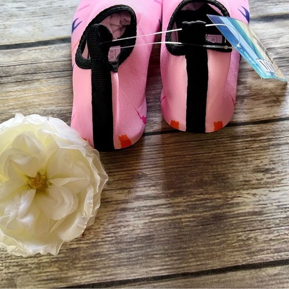⭐️NWT PINK WATER SHOES - Picture 3 of 4